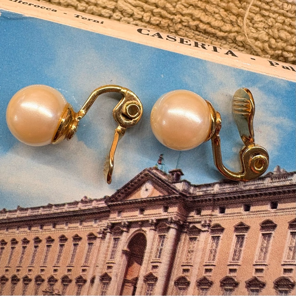 Elegant vintage Monet faux gold pearl earrings